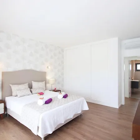 Villa Riviera - Com Piscina Aquecivel, 2 Jacuzzis E Bbq Em *