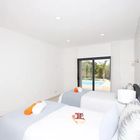 Riviera - Com Piscina Aquecivel, 2 Jacuzzis E Bbq Em