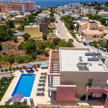 Riviera - Com Piscina Aquecivel, 2 Jacuzzis E Bbq Em *