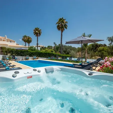 Riviera - Com Piscina Aquecivel, 2 Jacuzzis E Bbq Em *