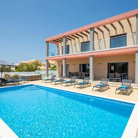 Riviera - Com Piscina Aquecivel, 2 Jacuzzis E Bbq Em * Armação de Pêra