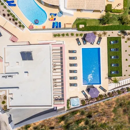 Riviera - Com Piscina Aquecivel, 2 Jacuzzis E Bbq Em *