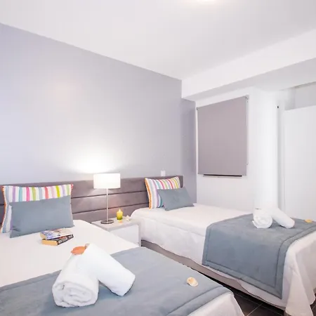 Riviera - Com Piscina Aquecivel, 2 Jacuzzis E Bbq Em *