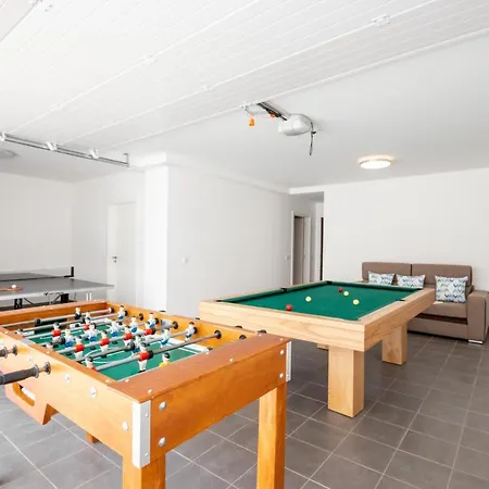 Riviera - Com Piscina Aquecivel, 2 Jacuzzis E Bbq Em Villa