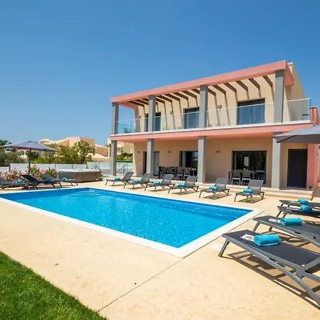 Villa Riviera - Com Piscina Aquecivel, 2 Jacuzzis E Bbq Em *