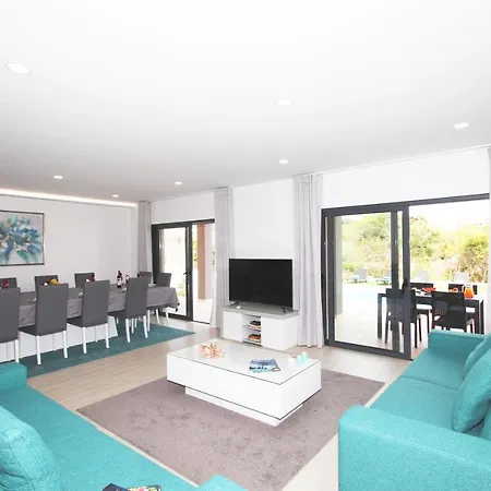Riviera - Com Piscina Aquecivel, 2 Jacuzzis E Bbq Em